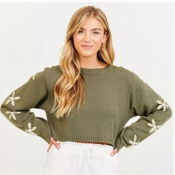 Altar'd State Sweaters - NWT Altar’d State Leah Daisy Sleeve Sweater